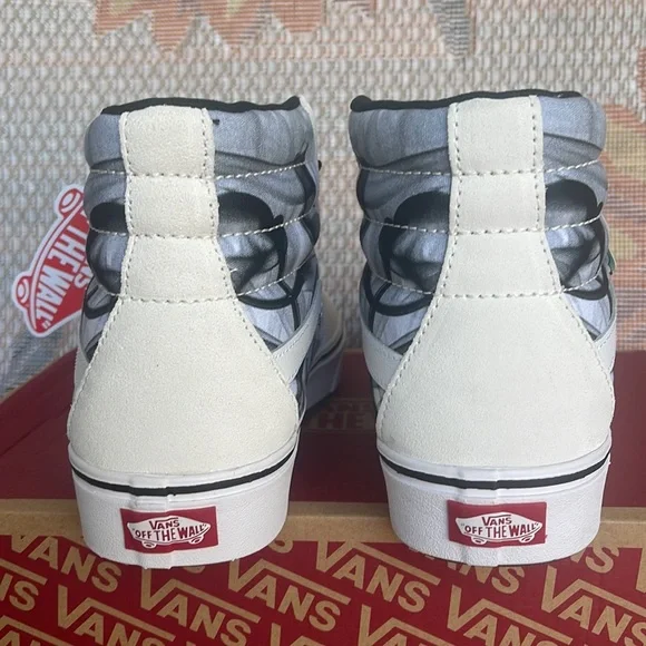 Vans WMNS Comfycush Sk8-Hi
After Dark White/Black
VN0AZTNOYB2
Sneakers - Picture 14 of 16